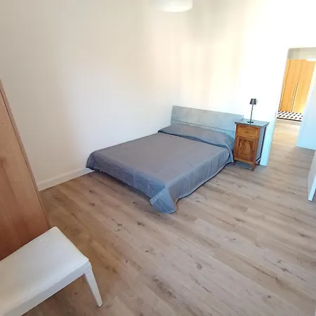 Michelangelo Apt * イーモラ